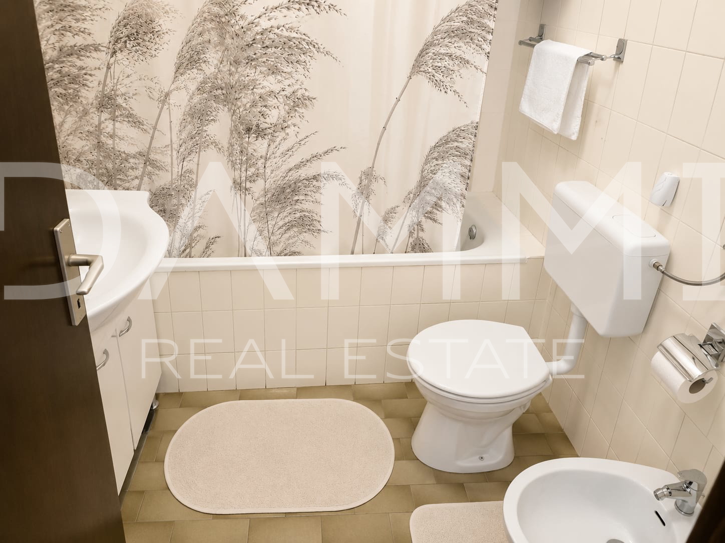 Pula&comma; three-room apartment in the city center with parking