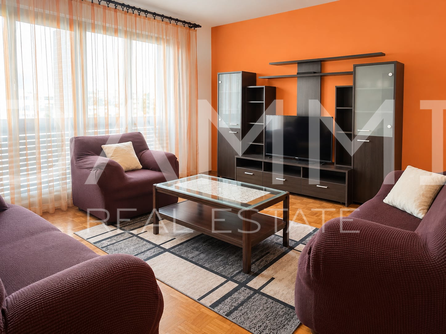 Pula&comma; three-room apartment in the city center with parking