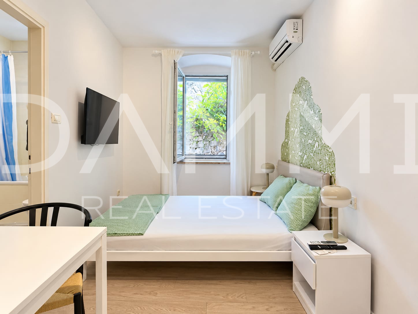 Istra&comma; Rovinj&comma; stan u centru podijeljen na 2 jedinice&comma; 1&period;kat