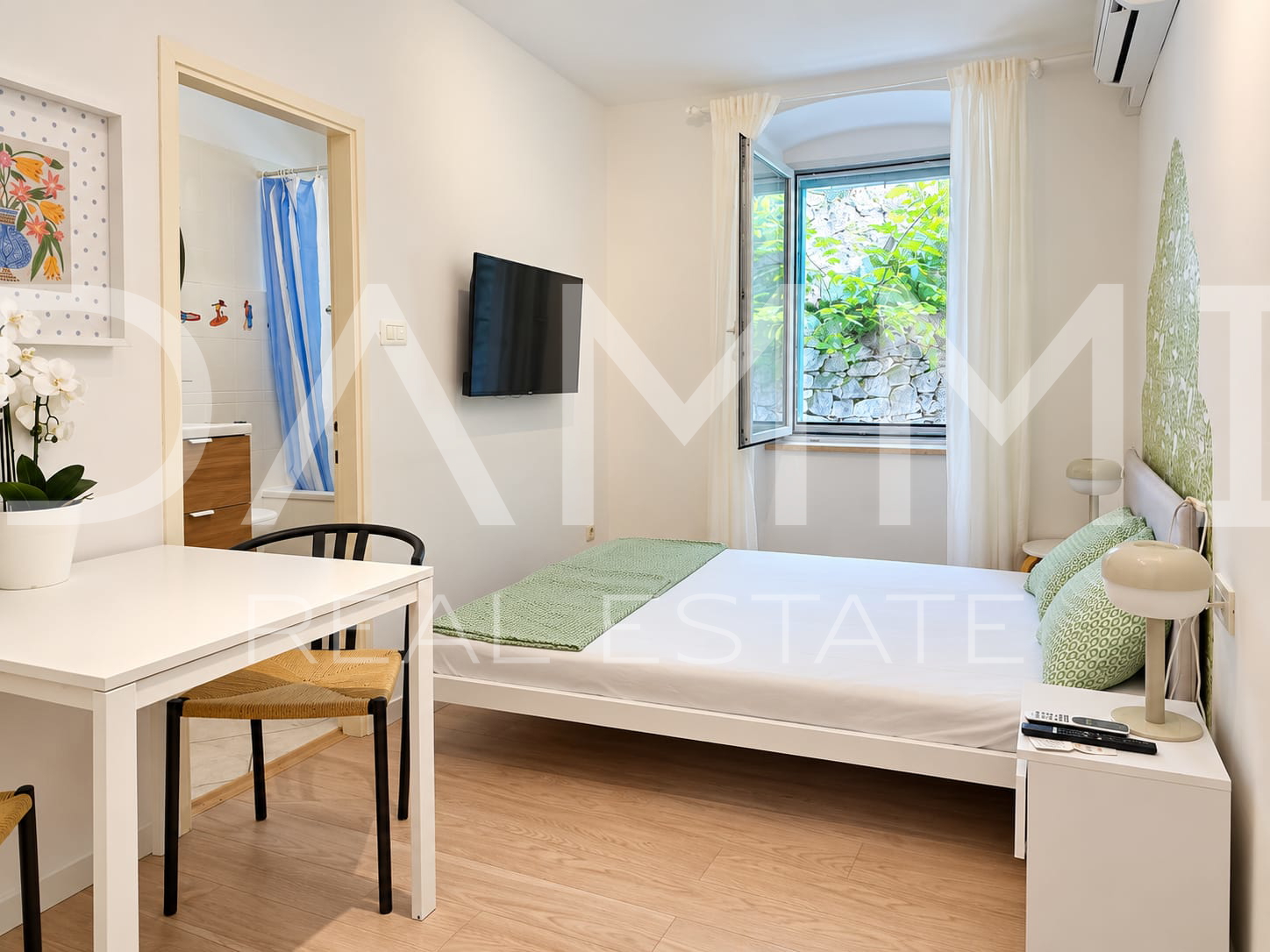 Istra&comma; Rovinj&comma; stan u centru podijeljen na 2 jedinice&comma; 1&period;kat