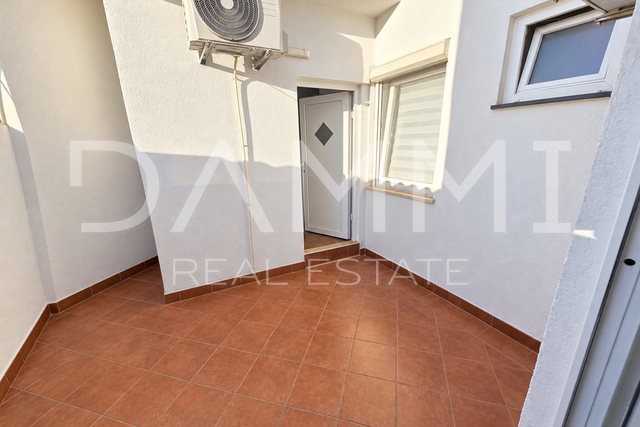 Istra, Barbariga, apartman sa manjim dvorištem,
