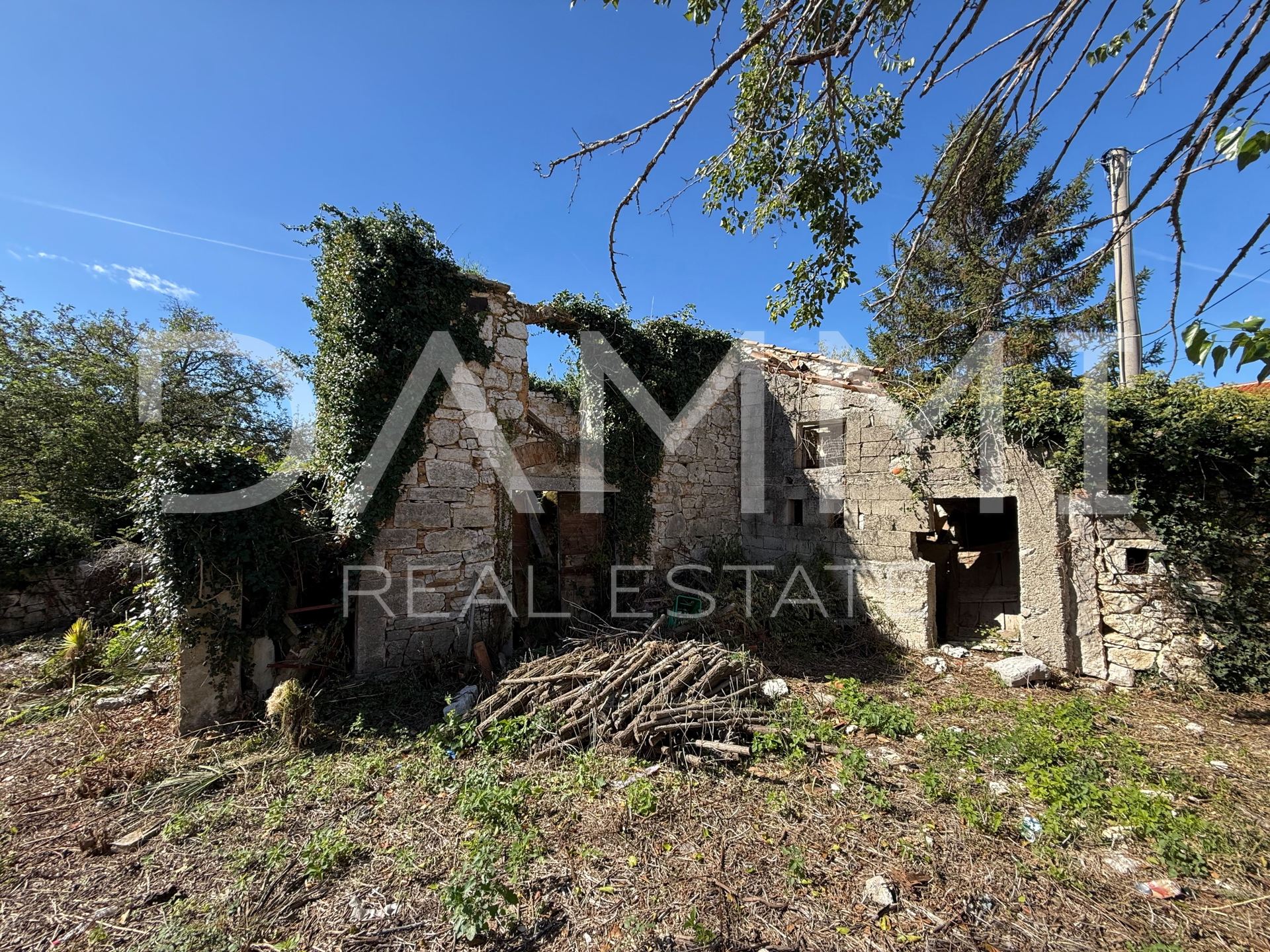 ISTRIA&comma; PORE&Ccaron; - Antica casa in pietra da ristrutturare completamente
