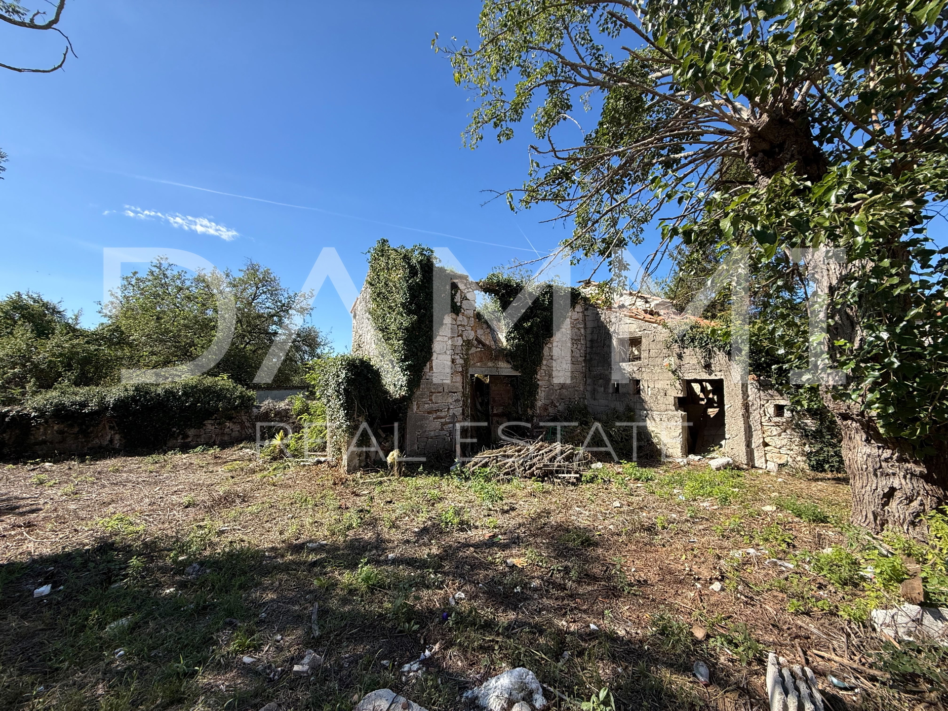 ISTRIA&comma; PORE&Ccaron; - Antica casa in pietra da ristrutturare completamente