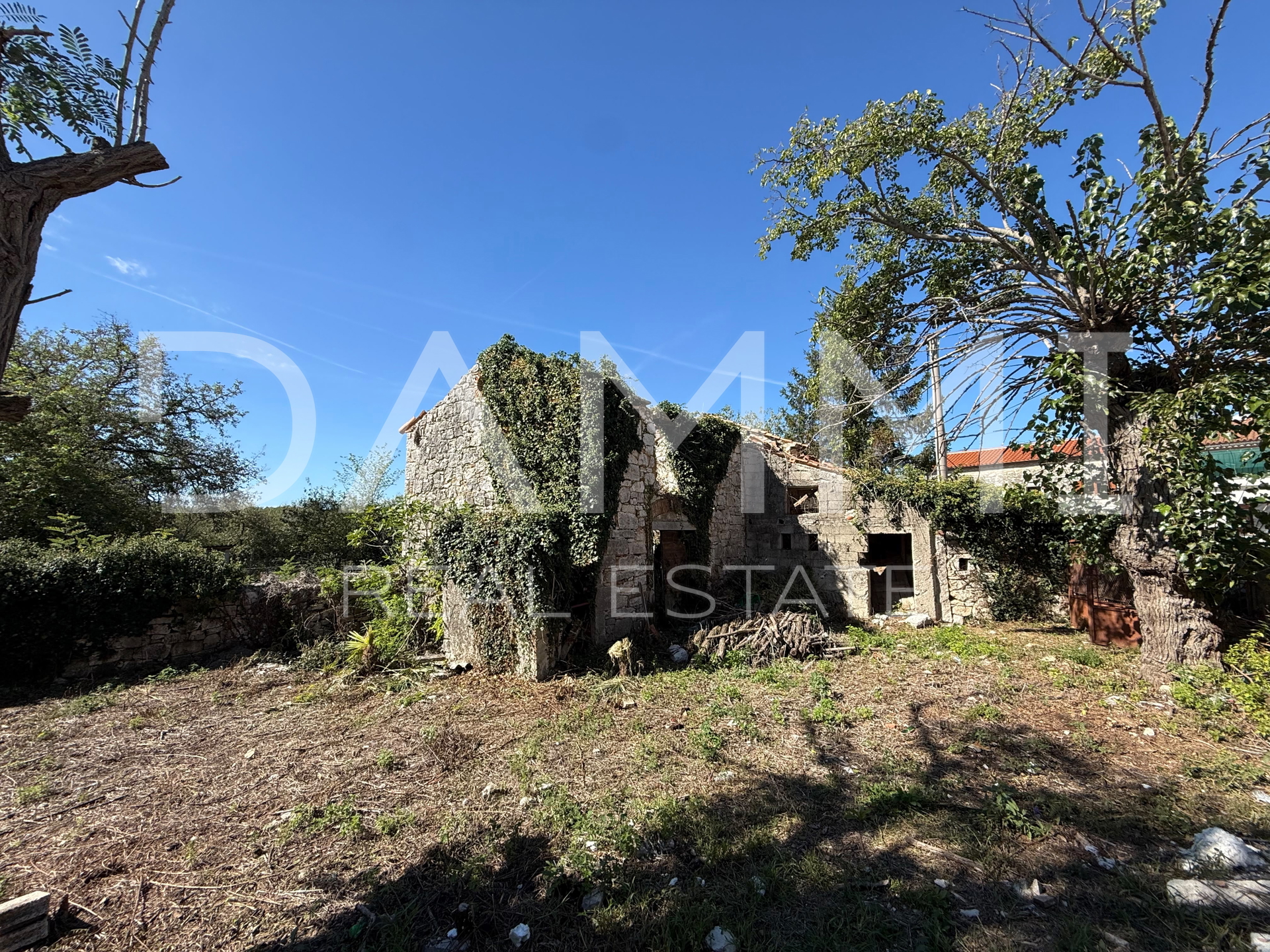 ISTRIA&comma; PORE&Ccaron; - Antica casa in pietra da ristrutturare completamente