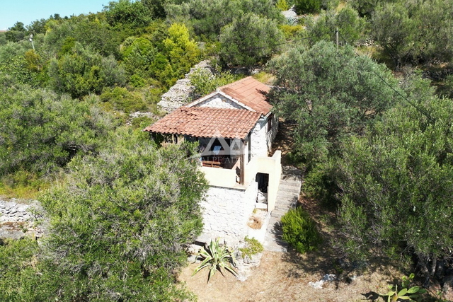 MALA RAVA – CHARMANTES STEINHAUS ZUM VERKAUF IN DER ERSTEN REIHE ZUM MEER