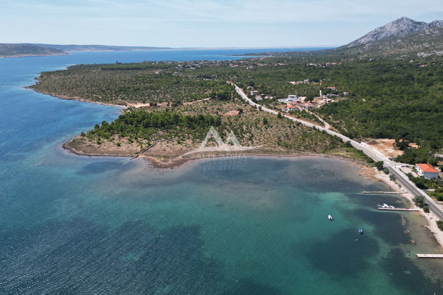 ZA PLANINARE I PENJAĆE - STARIGRAD - SELINE - GRAĐEVINSKI TEREN - 3..231 M 2 - 403.875 €