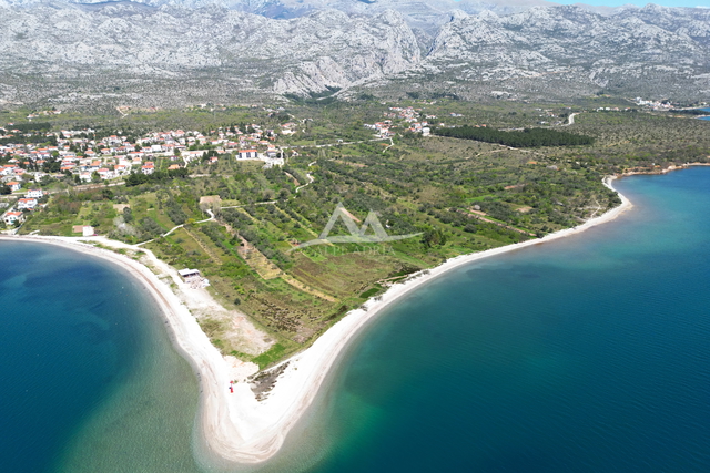 POVOLJNA CIJENA - SELINE - GRAĐEVINSKI TEREN 2.605 M2 . 155.000 €