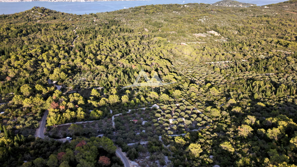 OTOK UGLJAN &ndash; POLJANA &vert; POLJOPRIVREDNO ZEMLJI&Scaron;TE 5&period;350 m&sup2;