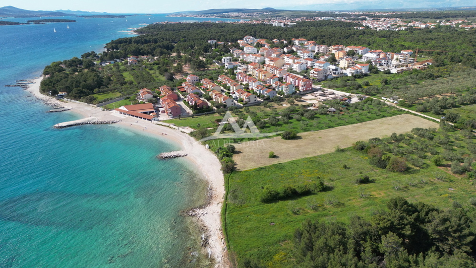 EKSKLUZIVNA PRODAJA – GRAĐEVINSKO ZEMLJIŠTE UZ MORE – KUMENAT, BIOGRAD NA MORU - 664.622 €