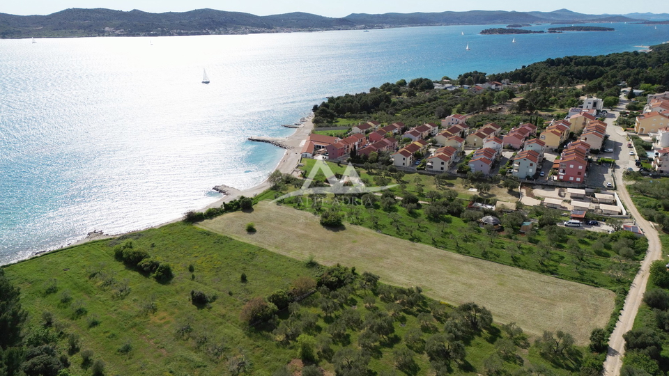 EKSKLUZIVNA PRODAJA – GRAĐEVINSKO ZEMLJIŠTE UZ MORE – KUMENAT, BIOGRAD NA MORU - 664.622 €