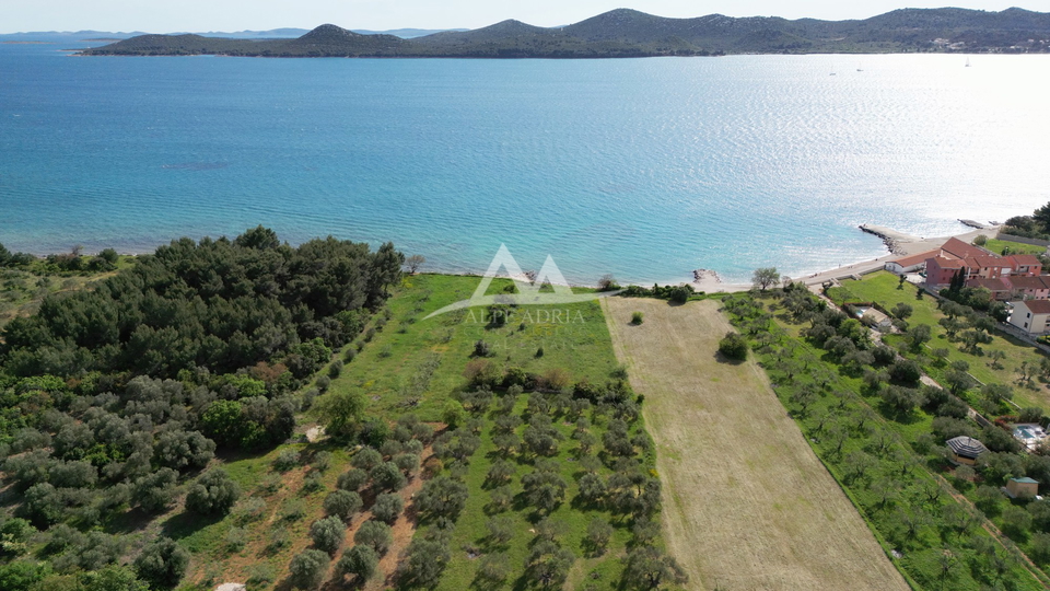 EKSKLUZIVNA PRODAJA – GRAĐEVINSKO ZEMLJIŠTE UZ MORE – KUMENAT, BIOGRAD NA MORU - 664.622 €
