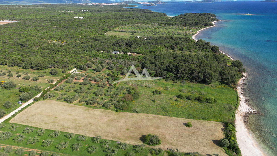 EKSKLUZIVNA PRODAJA – GRAĐEVINSKO ZEMLJIŠTE UZ MORE – KUMENAT, BIOGRAD NA MORU - 664.622 €