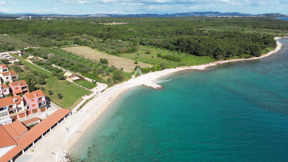 EKSKLUZIVNA PRODAJA – GRAĐEVINSKO ZEMLJIŠTE UZ MORE – KUMENAT, BIOGRAD NA MORU - 664.622 €