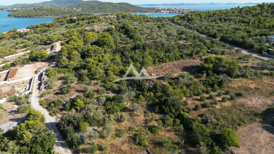 HITNO - HITNO - ATRAKTIVNA LOKACIJA - GRAĐEVINSKA PARCELA 899 M2 - 155.000 €