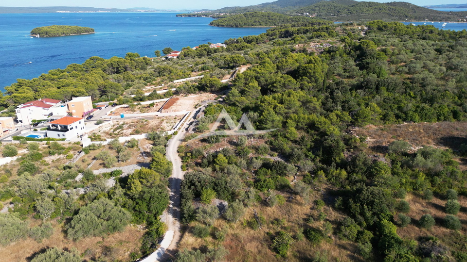 HITNO - HITNO - ATRAKTIVNA LOKACIJA - GRAĐEVINSKA PARCELA 899 M2 - 155.000 €