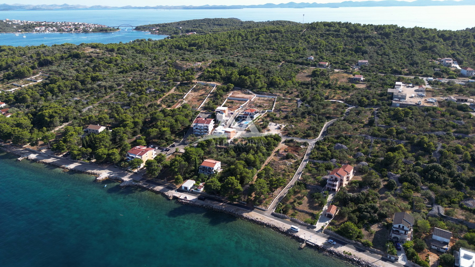 HITNO - HITNO - ATRAKTIVNA LOKACIJA - GRAĐEVINSKA PARCELA 899 M2 - 155.000 €
