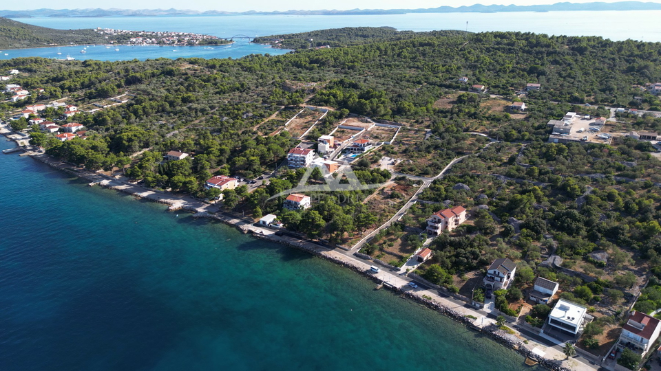 HITNO - HITNO - ATRAKTIVNA LOKACIJA - GRAĐEVINSKA PARCELA 899 M2 - 155.000 €
