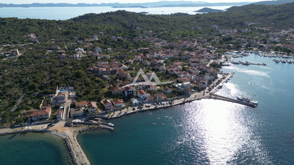 HITNO - HITNO - ATRAKTIVNA LOKACIJA - GRAĐEVINSKA PARCELA 899 M2 - 155.000 €