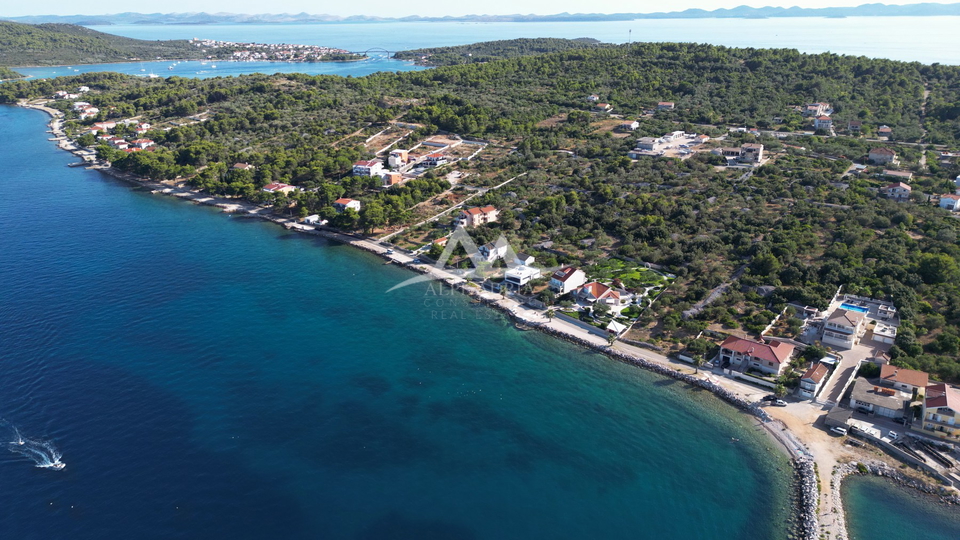 HITNO - HITNO - ATRAKTIVNA LOKACIJA - GRAĐEVINSKA PARCELA 899 M2 - 155.000 €