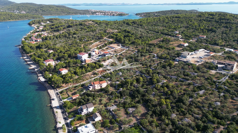 HITNO - HITNO - ATRAKTIVNA LOKACIJA - GRAĐEVINSKA PARCELA 899 M2 - 155.000 €