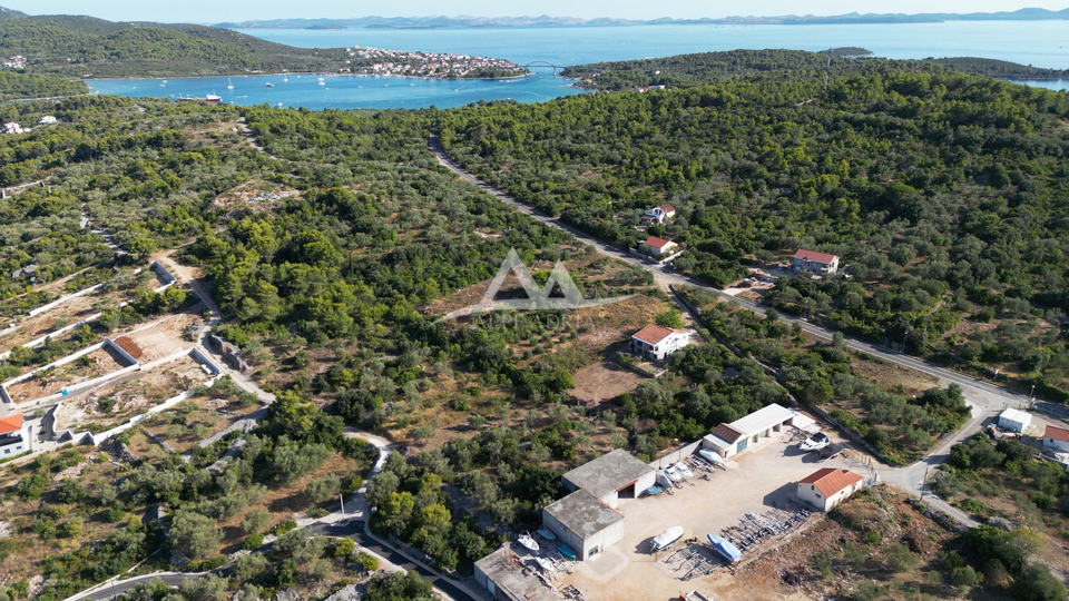 HITNO - HITNO - ATRAKTIVNA LOKACIJA - GRAĐEVINSKA PARCELA 899 M2 - 155.000 €