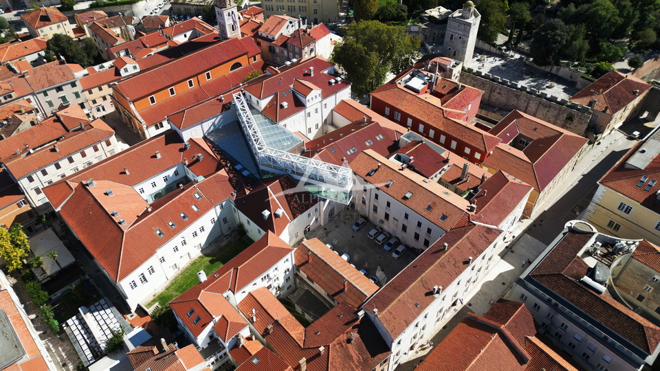 EXKLUZIVNÍ PRODEJ - ATRAKTIVNÍ BYT NA ZADAR RIVA - 694 000 €