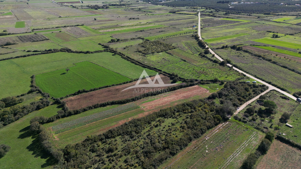 RAŠTANE - STAVEBNÍ POZEMEK 9515 M2 - 856 350 €