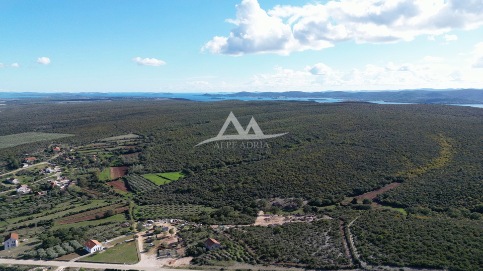 RAŠTANE - STAVEBNÍ POZEMEK 9515 M2 - 856 350 €