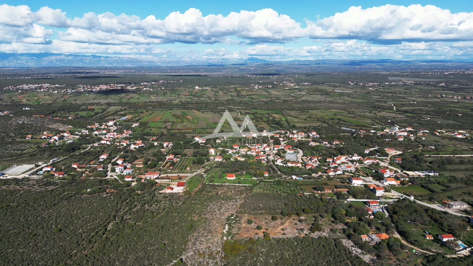 RAŠTANE - STAVEBNÍ POZEMEK 9515 M2 - 856 350 €