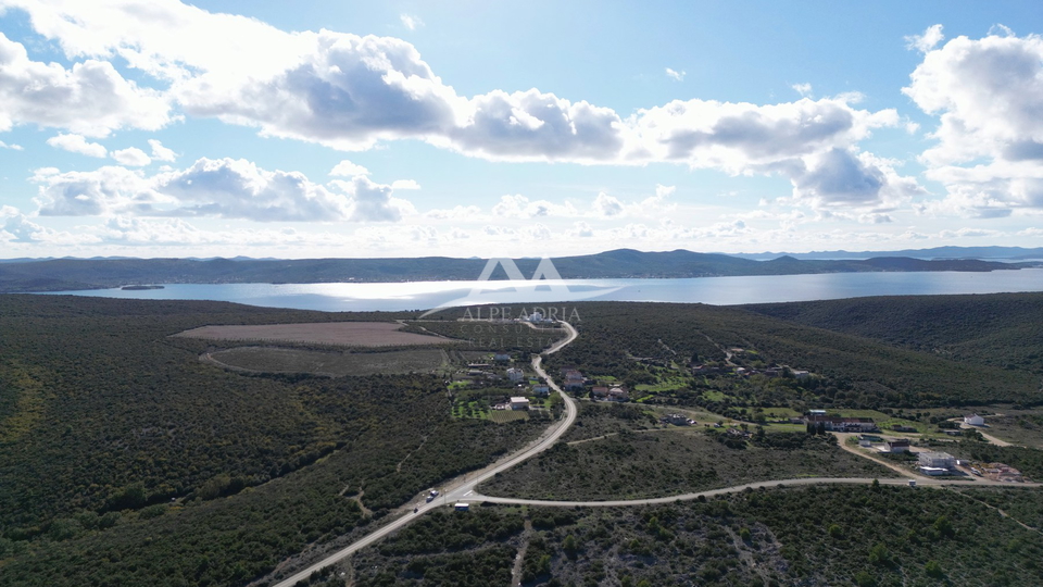 RAŠTANE - STAVEBNÍ POZEMEK 9515 M2 - 856 350 €