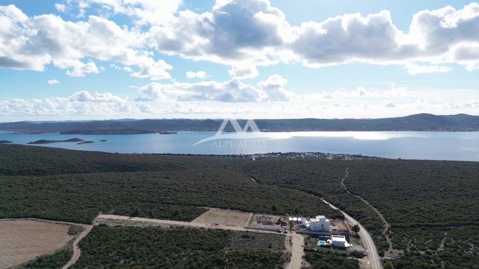 RAŠTANE - STAVEBNÍ POZEMEK 9515 M2 - 856 350 €