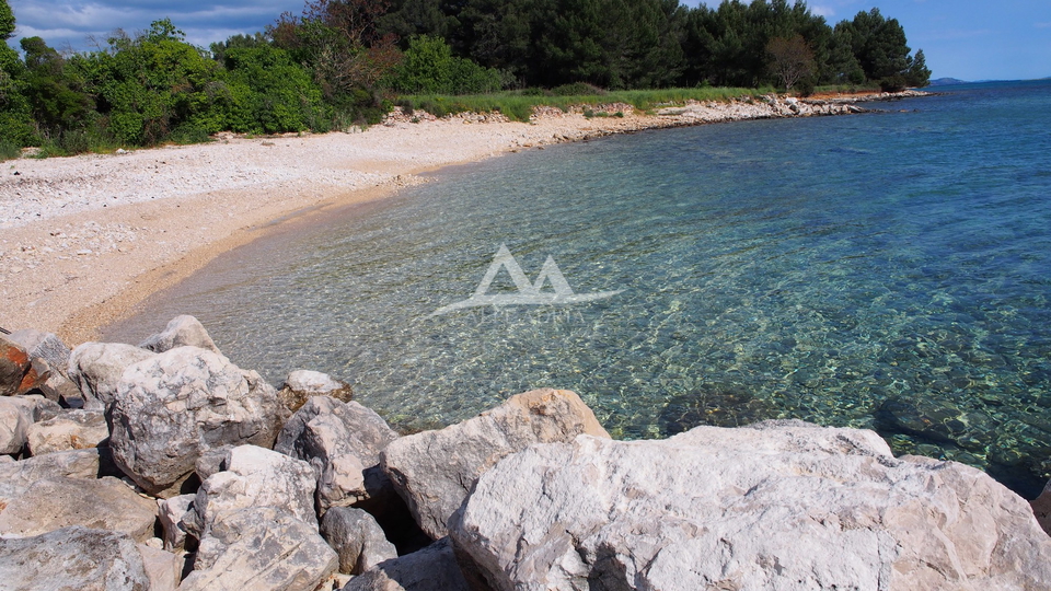EKSKLUZIVNA PRODAJA – GRAĐEVINSKO ZEMLJIŠTE UZ MORE – KUMENAT, BIOGRAD NA MORU - 664.622 €