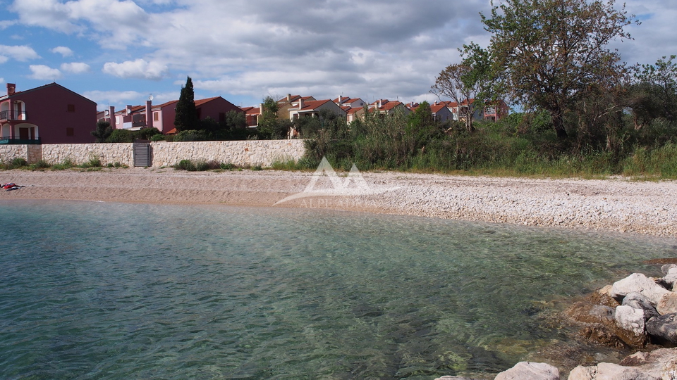 EKSKLUZIVNA PRODAJA – GRAĐEVINSKO ZEMLJIŠTE UZ MORE – KUMENAT, BIOGRAD NA MORU - 664.622 €