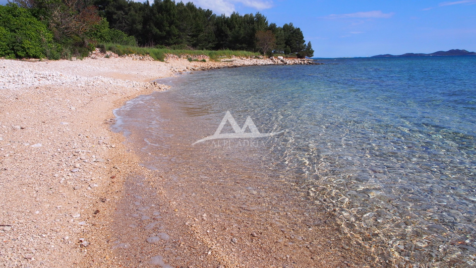 EKSKLUZIVNA PRODAJA – GRAĐEVINSKO ZEMLJIŠTE UZ MORE – KUMENAT, BIOGRAD NA MORU - 664.622 €