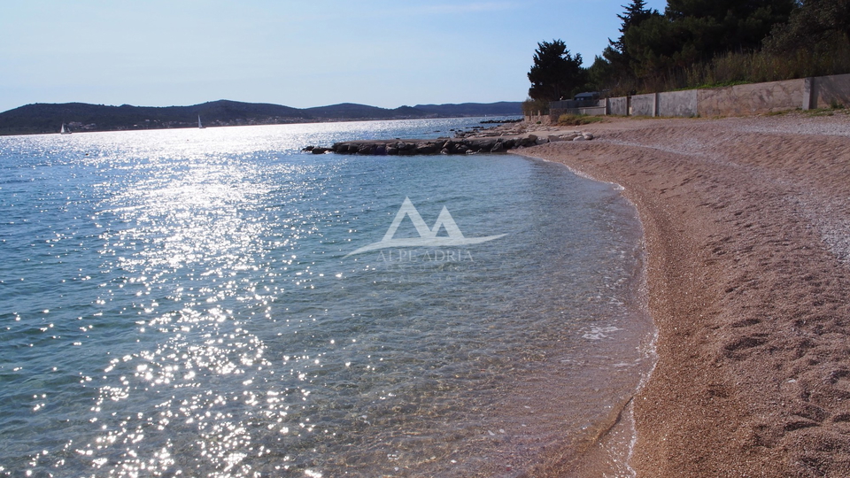 EKSKLUZIVNA PRODAJA – GRAĐEVINSKO ZEMLJIŠTE UZ MORE – KUMENAT, BIOGRAD NA MORU - 664.622 €