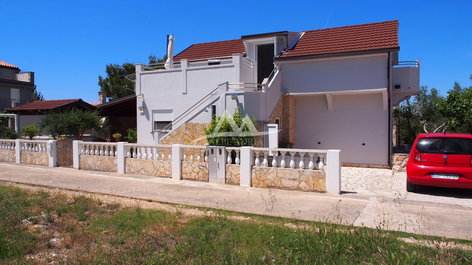 EKSKLUZIVNO PRAVO POSREDOVANJA - KUĆA IDEALNA ZA ŽIVOT I ODMOR -  363.125 €