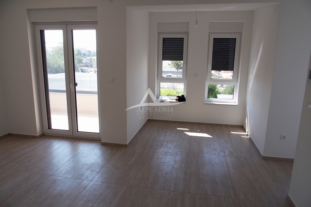 Commercial Property, 46 m2, For Rent, Zadar - Višnjik
