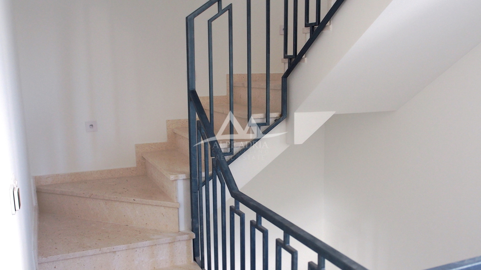 VIR - KU&Cacute;A U KOJU SE ZALJUBITE NA PRVI POGLED  - 890&period;000 &euro;