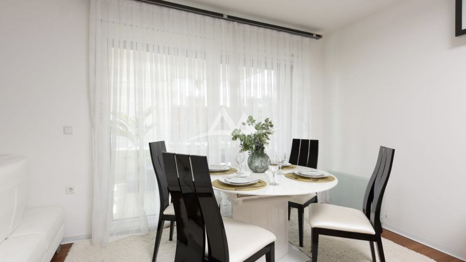 Luxuri&ouml;se Wohnung mit privatem Garten und Jacuzzi &ndash; Diklovac&comma; Zadar