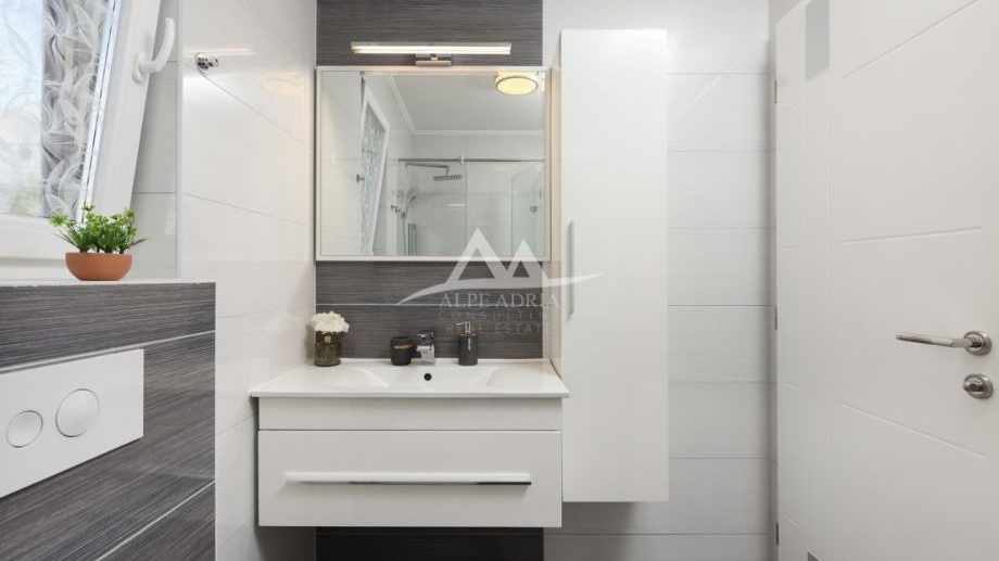 Luxuri&ouml;se Wohnung mit privatem Garten und Jacuzzi &ndash; Diklovac&comma; Zadar