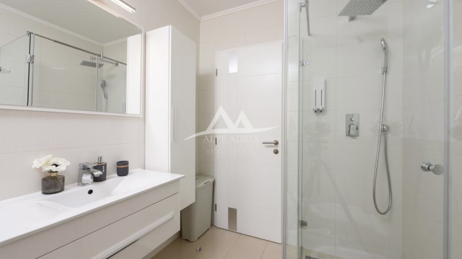 Luxuri&ouml;se Wohnung mit privatem Garten und Jacuzzi &ndash; Diklovac&comma; Zadar