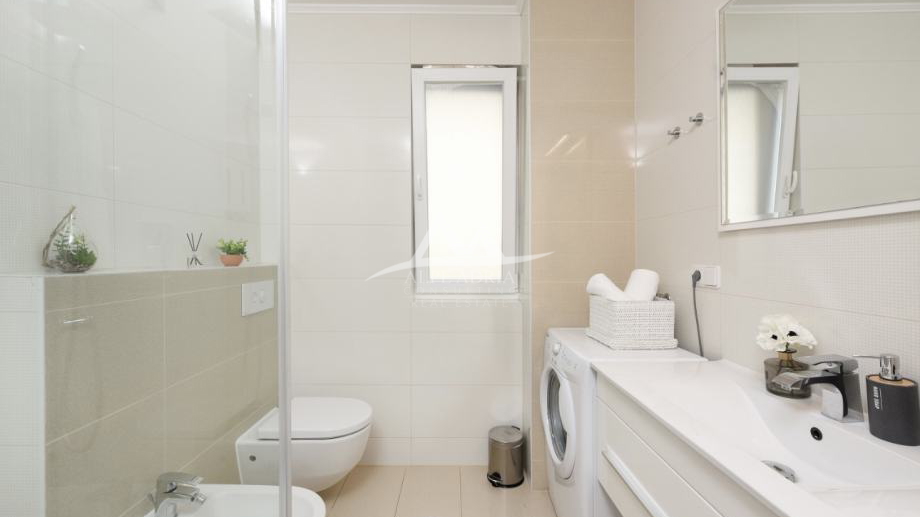 Luxuri&ouml;se Wohnung mit privatem Garten und Jacuzzi &ndash; Diklovac&comma; Zadar