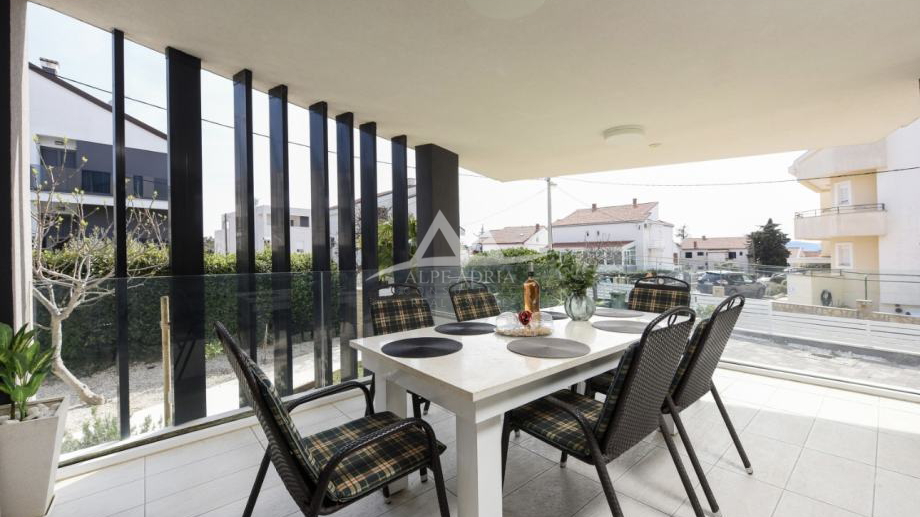 Luxuri&ouml;se Wohnung mit privatem Garten und Jacuzzi &ndash; Diklovac&comma; Zadar