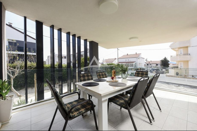 Luksuzan stan s privatnim vrtom i jacuzzijem – Diklovac, Zadar