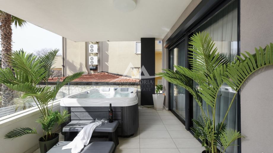 Luxuri&ouml;se Wohnung mit privatem Garten und Jacuzzi &ndash; Diklovac&comma; Zadar