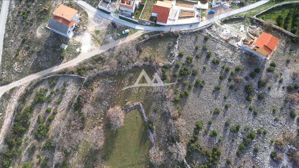 MASLENIČKO ŽDRILO - BAULANDFLÄCHE 1.879 M2 PLUS 6.873 M2LANDWIRTSCHAFT - 262.560 €
