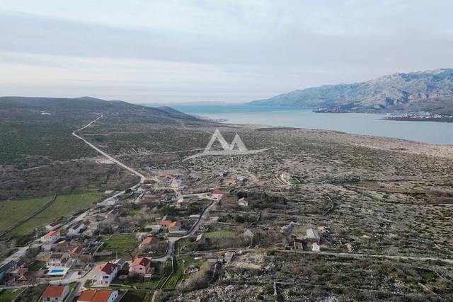 MASLENIČKO ŽDRILO - STAVEBNÍ POZEMEK O VELIKOSTI 615 M2 - PŘÍSTUPOVÁ CESTA - VODA A ELEKTŘINA U POZEMKU - 61 500 €