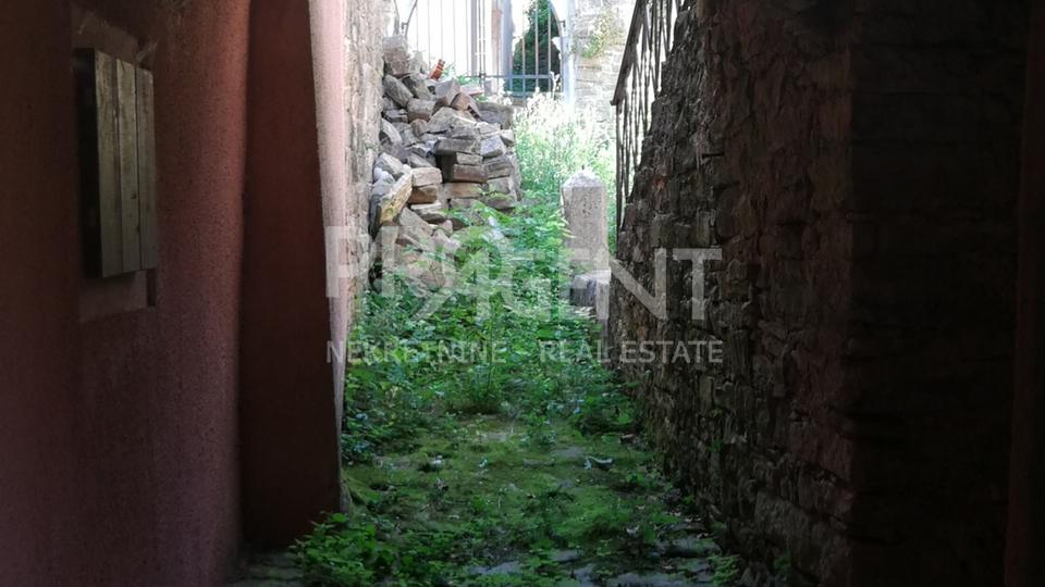 House, 278 m2, For Sale, Oprtalj