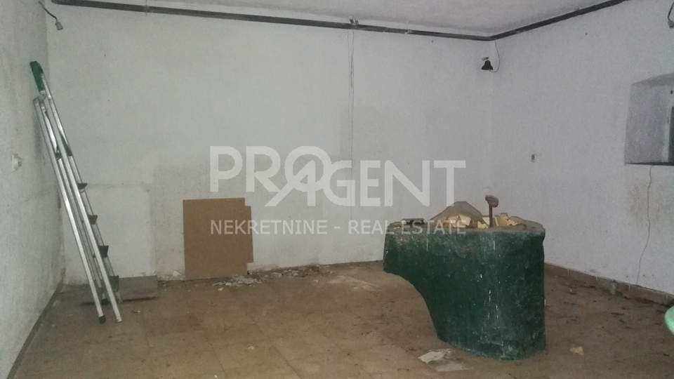 House, 278 m2, For Sale, Oprtalj