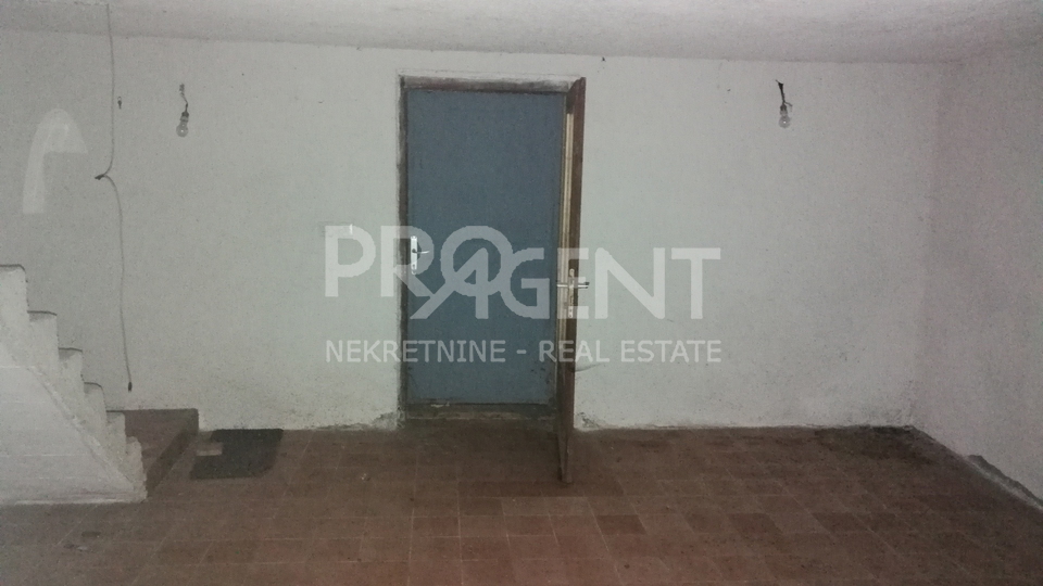 House, 278 m2, For Sale, Oprtalj